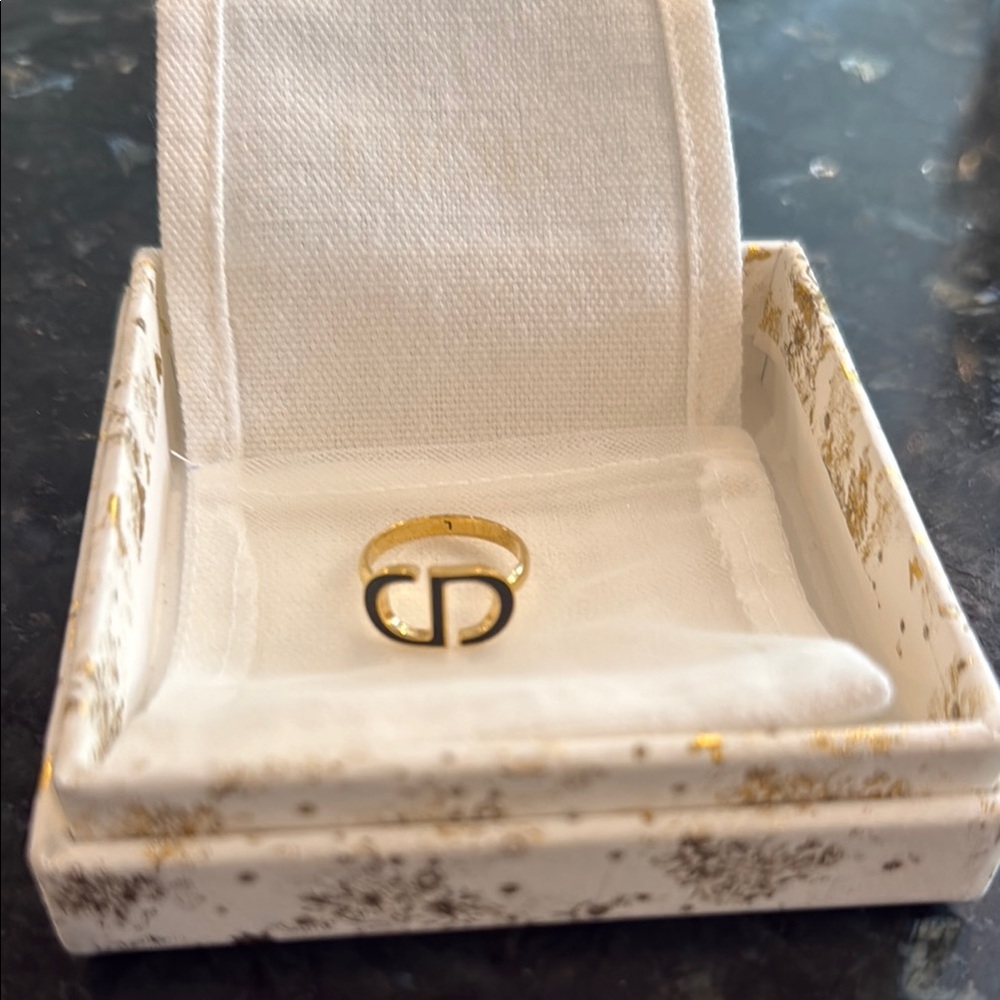 Elegant Gold Ring